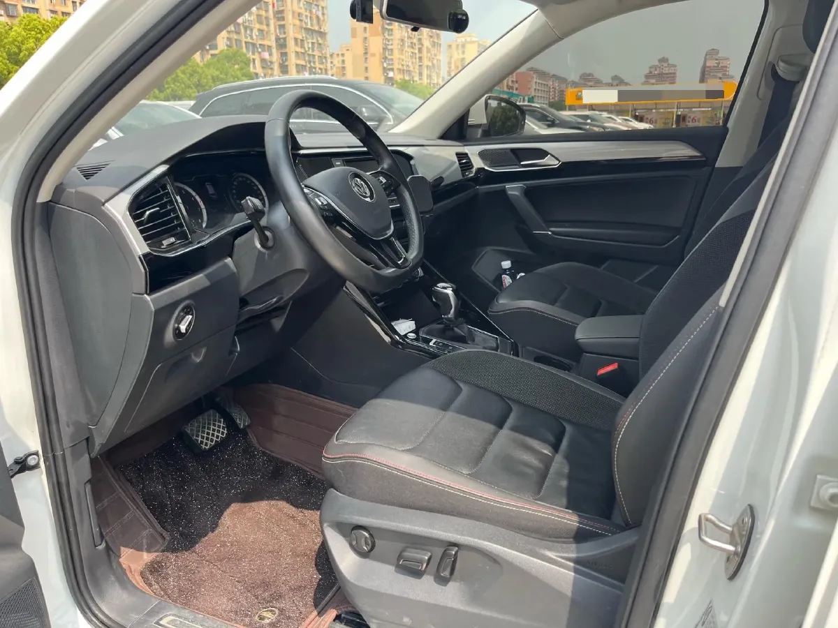 2019 Jeep Cherokee 2.0T 234HP L4 9AT,autocango,china used car exporter,china ev exporter,chinese used car exporter,chinese used ev exporter