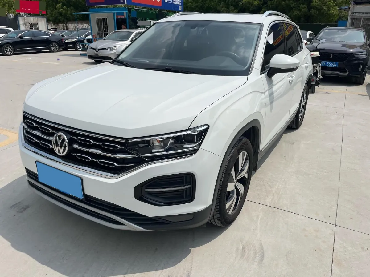 2019 Jeep Cherokee 2.0T 234HP L4 9AT,autocango,china used car exporter,china ev exporter,chinese used car exporter,chinese used ev exporter