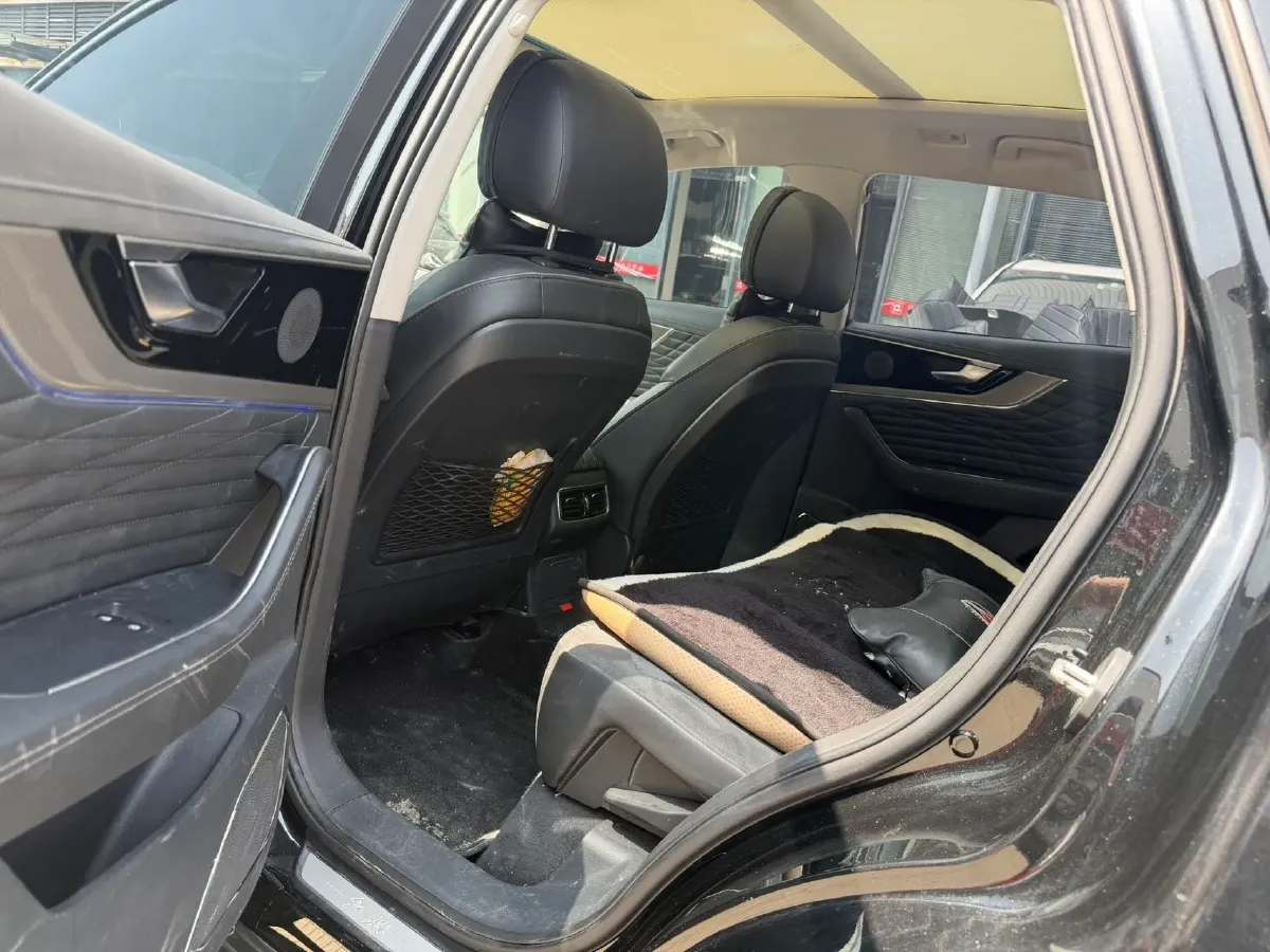 2022 HongQi HS5 2.0T 224HP L4 6AT,autocango,china used car exporter,china ev exporter,chinese used car exporter,chinese used ev exporter