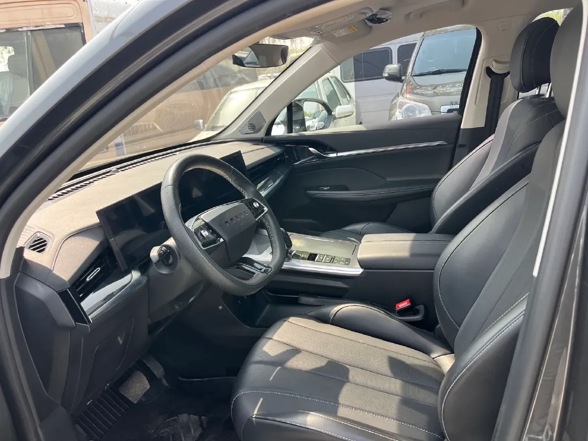 2022 Roewe RX5 MAX 2.0T 231HP L4 8AT,autocango,china used car exporter,china ev exporter,chinese used car exporter,chinese used ev exporter