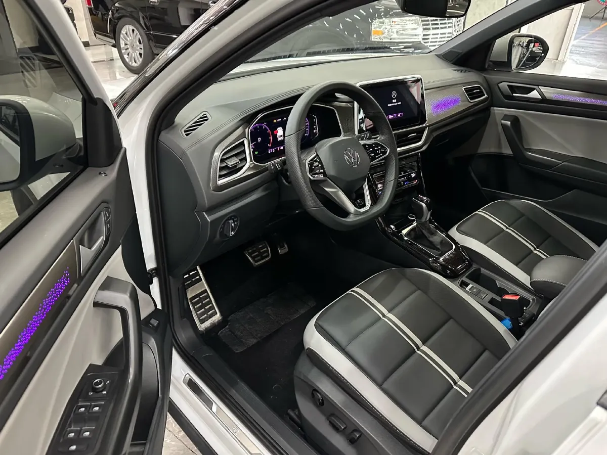 2023 Volkswagen T-Roc 1.5T 160HP L4 7DCT,autocango,china used car exporter,china ev exporter,chinese used car exporter,chinese used ev exporter