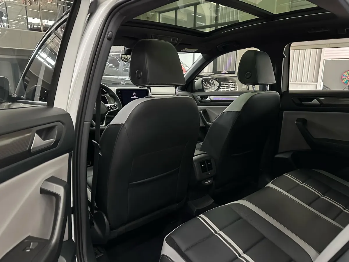 2023 Volkswagen T-Roc 1.5T 160HP L4 7DCT,autocango,china used car exporter,china ev exporter,chinese used car exporter,chinese used ev exporter