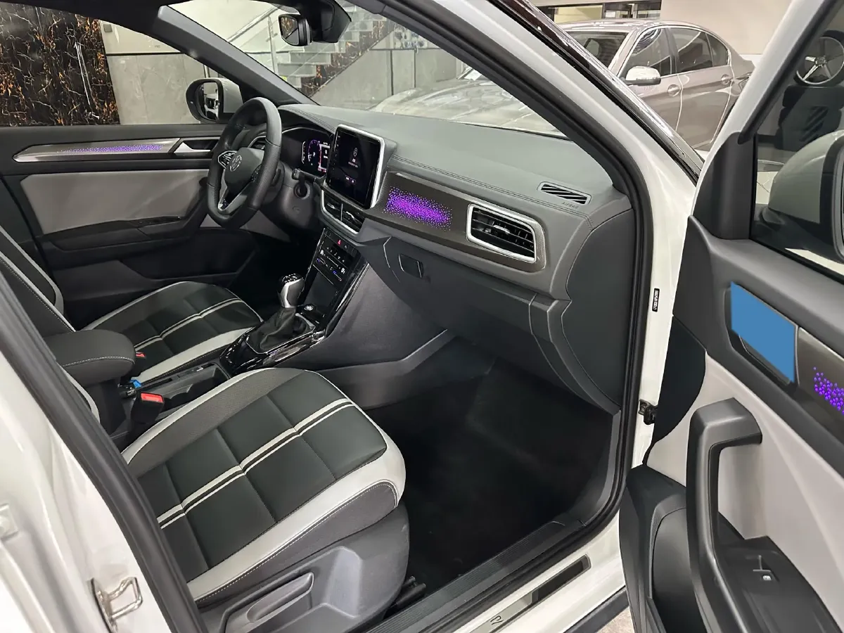 2023 Volkswagen T-Roc 1.5T 160HP L4 7DCT,autocango,china used car exporter,china ev exporter,chinese used car exporter,chinese used ev exporter