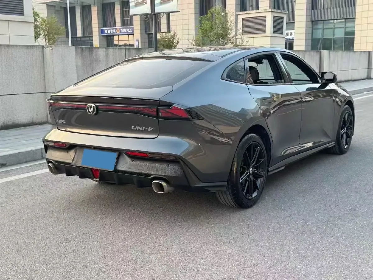 2022 ChangAn UNI-V 1.5T 188HP L4 7DCT,autocango,china used car exporter,china ev exporter,chinese used car exporter,chinese used ev exporter