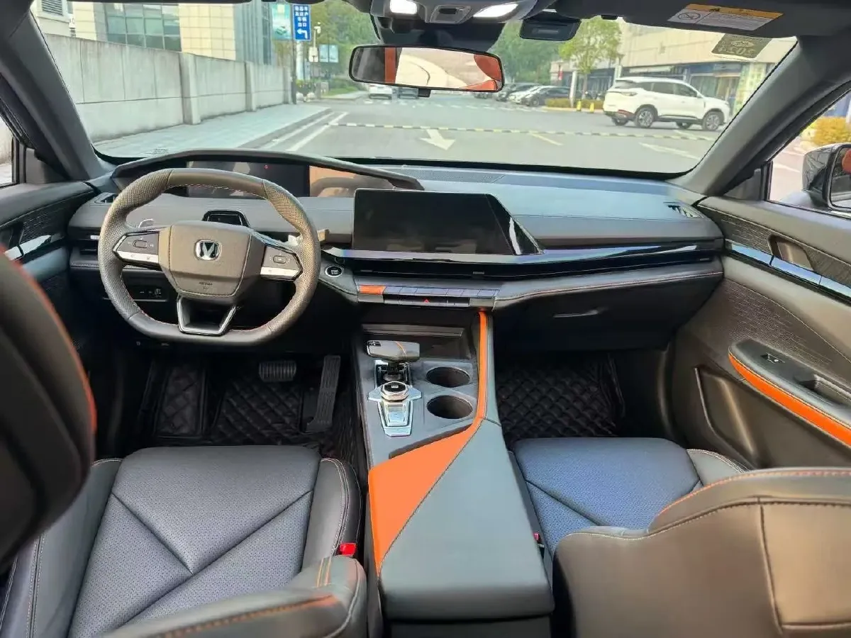 2022 ChangAn UNI-V 1.5T 188HP L4 7DCT,autocango,china used car exporter,china ev exporter,chinese used car exporter,chinese used ev exporter