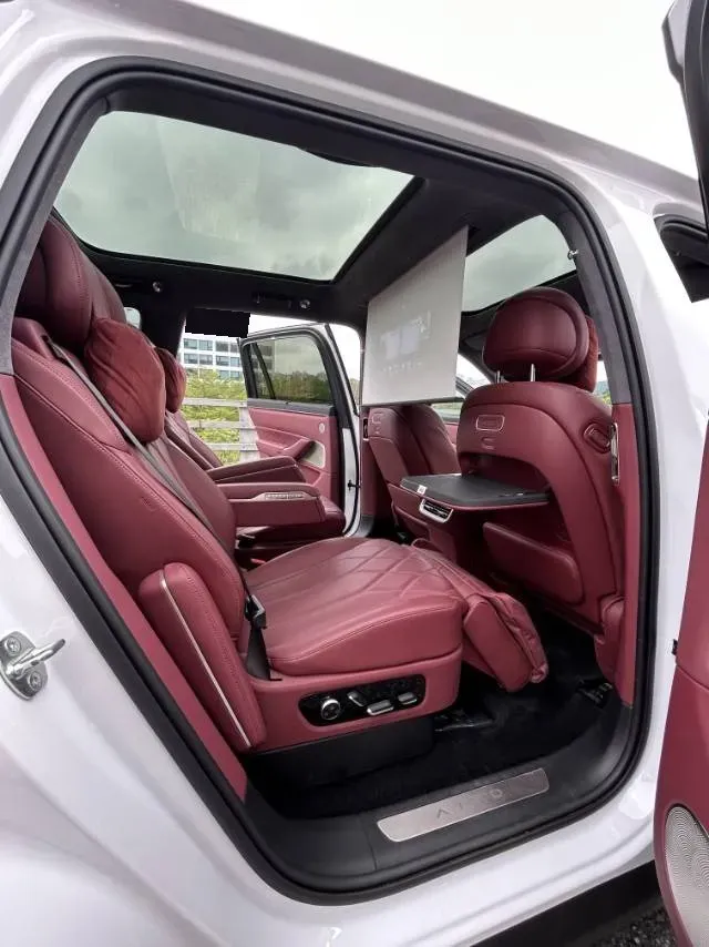 2025 AITO AITO M8 REEV 160HP REEV 53.4KWH,autocango,china used car exporter,china ev exporter,chinese used car exporter,chinese used ev exporter