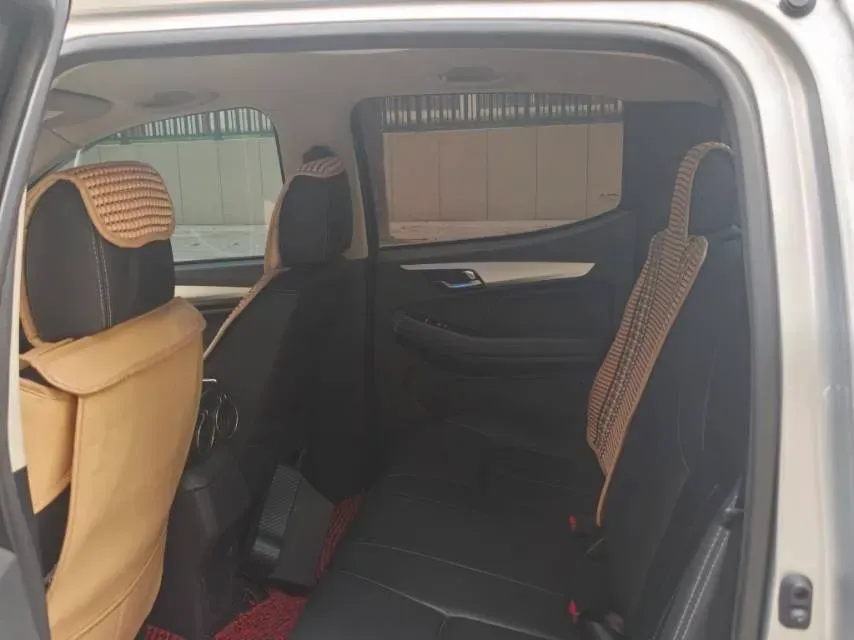 2022 Isuzu RE-MAX Jim 2.8T 120HP L4 5MT,autocango,china used car exporter,china ev exporter,chinese used car exporter,chinese used ev exporter