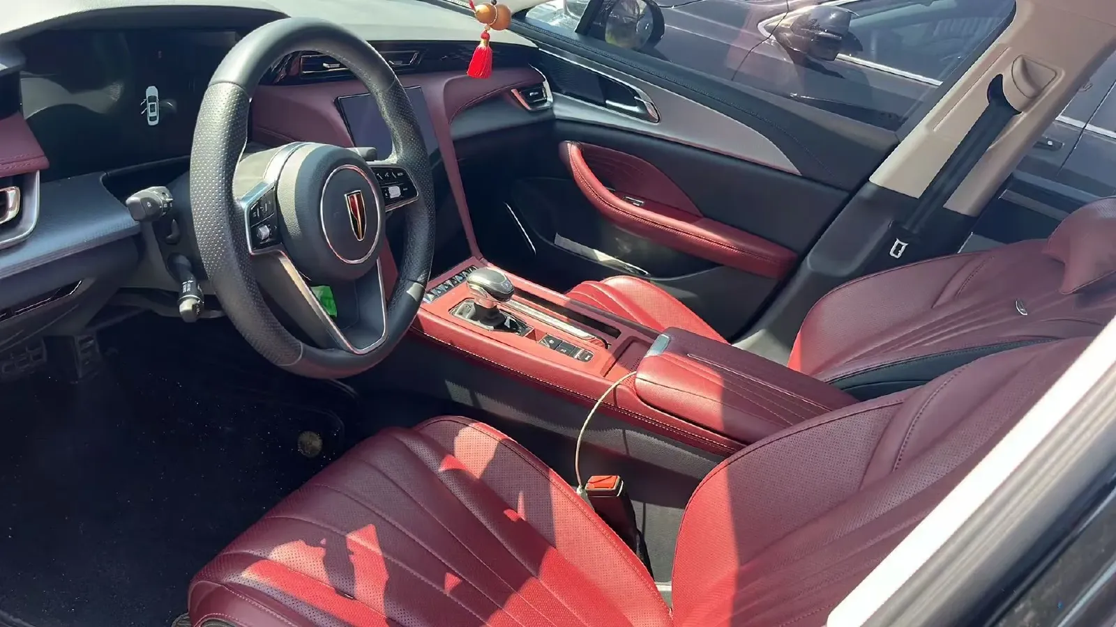 2023 HongQi H5 2.0T 224HP L4 8AT,autocango,china used car exporter,china ev exporter,chinese used car exporter,chinese used ev exporter