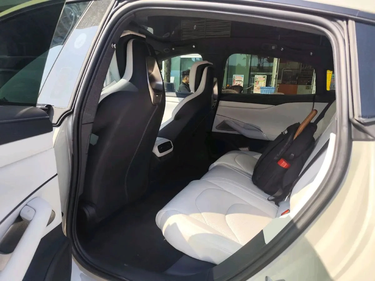 2024 MI SU7 BEV 73.6KWH,autocango,china used car exporter,china ev exporter,chinese used car exporter,chinese used ev exporter