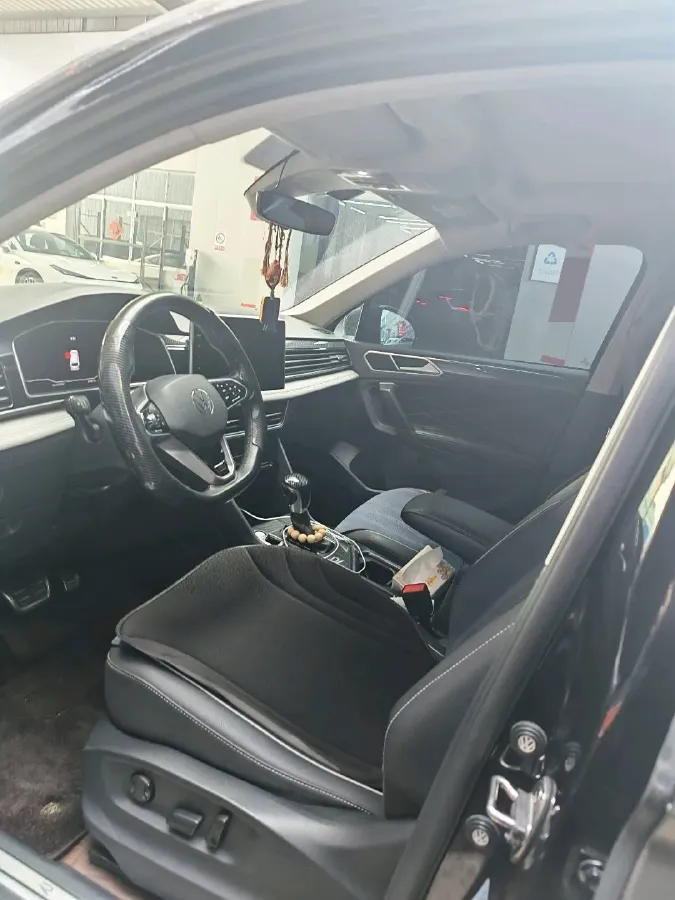 2023 Volkswagen Tiguan L 2.0T 186HP L4 7DCT,autocango,china used car exporter,china ev exporter,chinese used car exporter,chinese used ev exporter