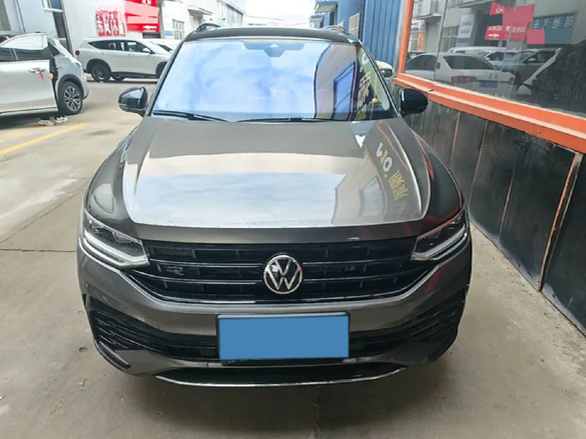 2023 Volkswagen Tiguan L 2.0T 186HP L4 7DCT,autocango,china used car exporter,china ev exporter,chinese used car exporter,chinese used ev exporter