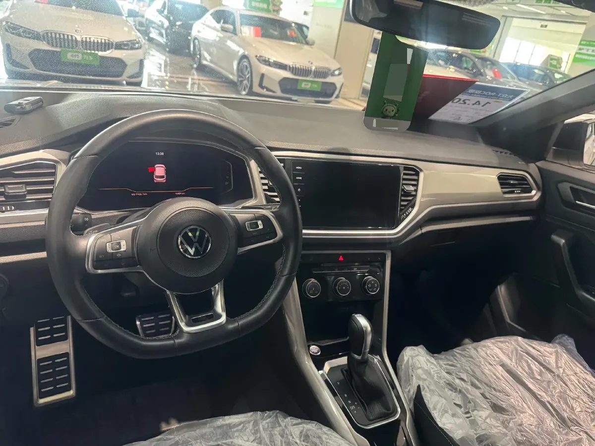 2022 Volkswagen T-Roc 1.4T 150HP L4 7DCT,autocango,china used car exporter,china ev exporter,chinese used car exporter,chinese used ev exporter