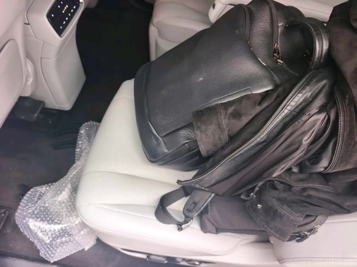 2024 AITO AITO M9 1.5T 152HP L4 REEV 42KWH,autocango,china used car exporter,china ev exporter,chinese used car exporter,chinese used ev exporter