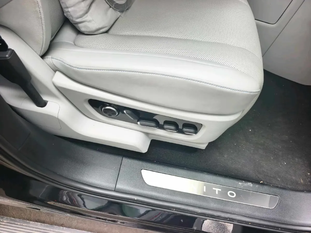 2024 AITO AITO M9 1.5T 152HP L4 REEV 42KWH,autocango,china used car exporter,china ev exporter,chinese used car exporter,chinese used ev exporter