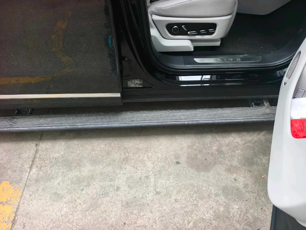 2024 AITO AITO M9 1.5T 152HP L4 REEV 42KWH,autocango,china used car exporter,china ev exporter,chinese used car exporter,chinese used ev exporter