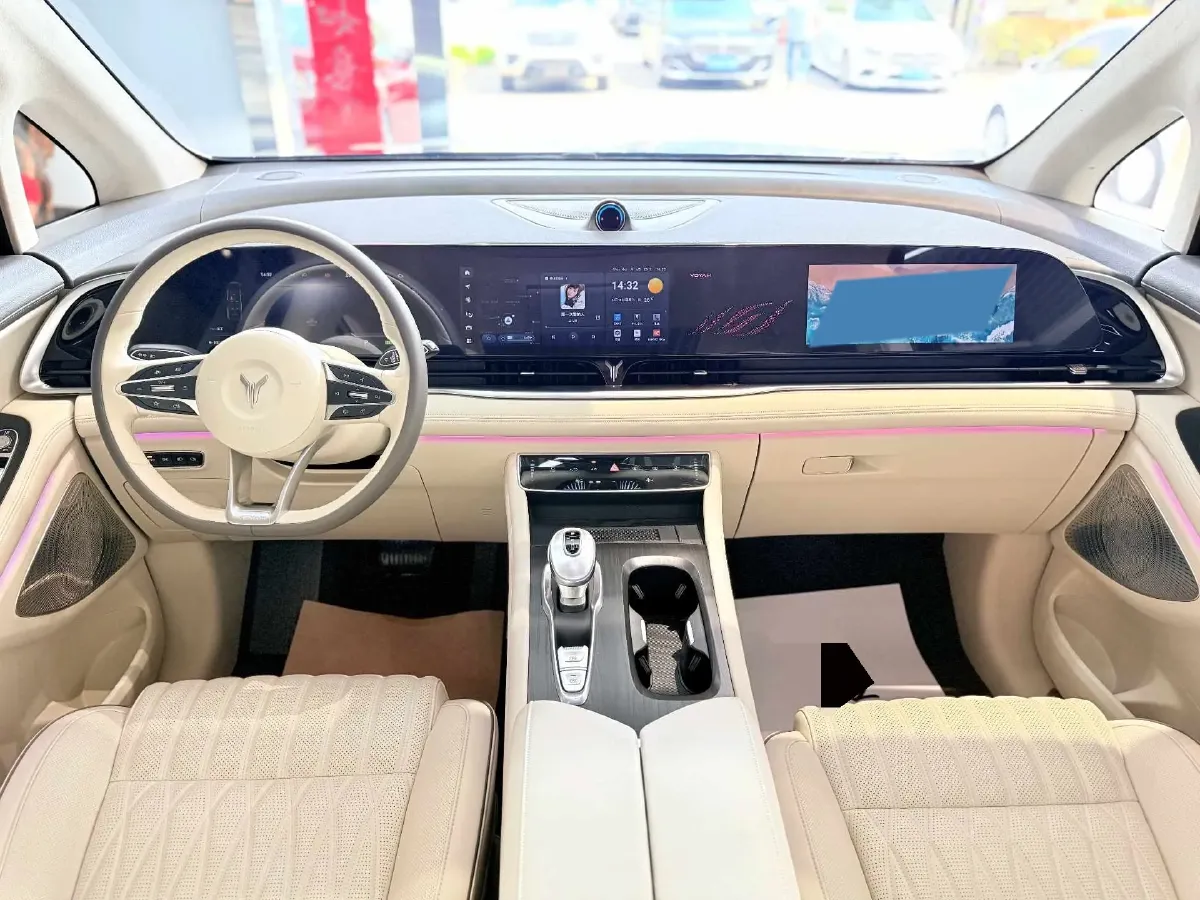 2024 Voyah Dream 1.5T 150HP L4 PHEV 43KWH,autocango,china used car exporter,china ev exporter,chinese used car exporter,chinese used ev exporter