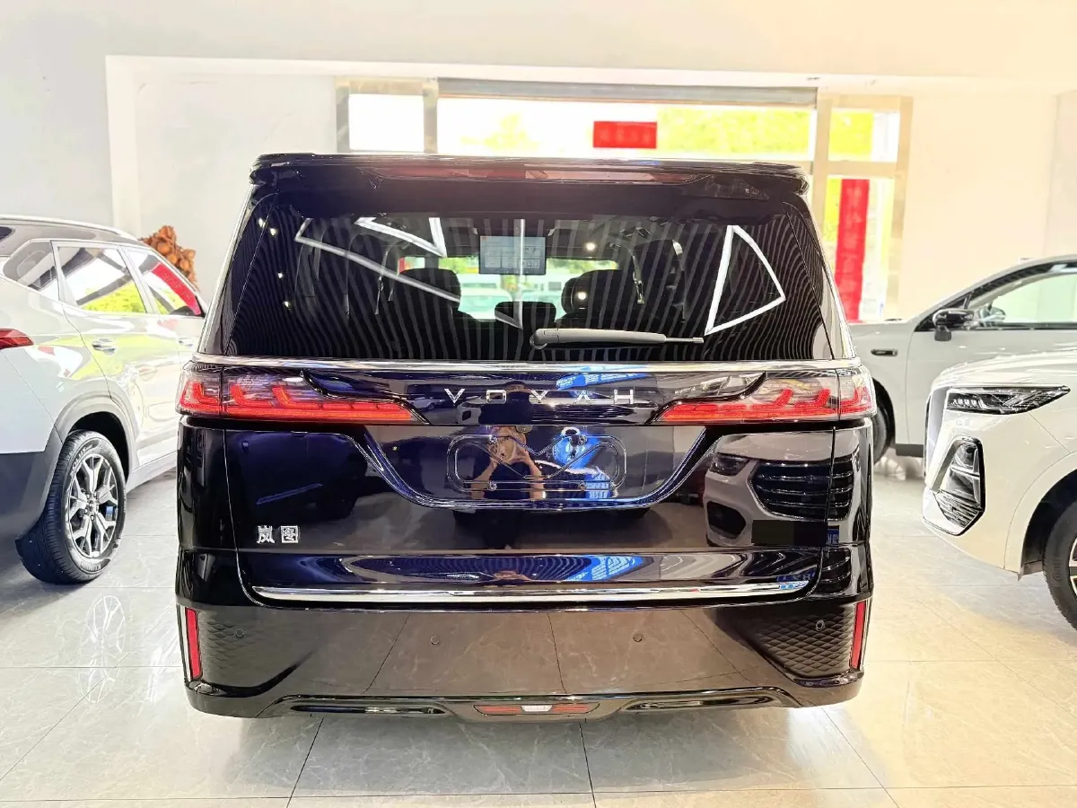2024 Voyah Dream 1.5T 150HP L4 PHEV 43KWH,autocango,china used car exporter,china ev exporter,chinese used car exporter,chinese used ev exporter
