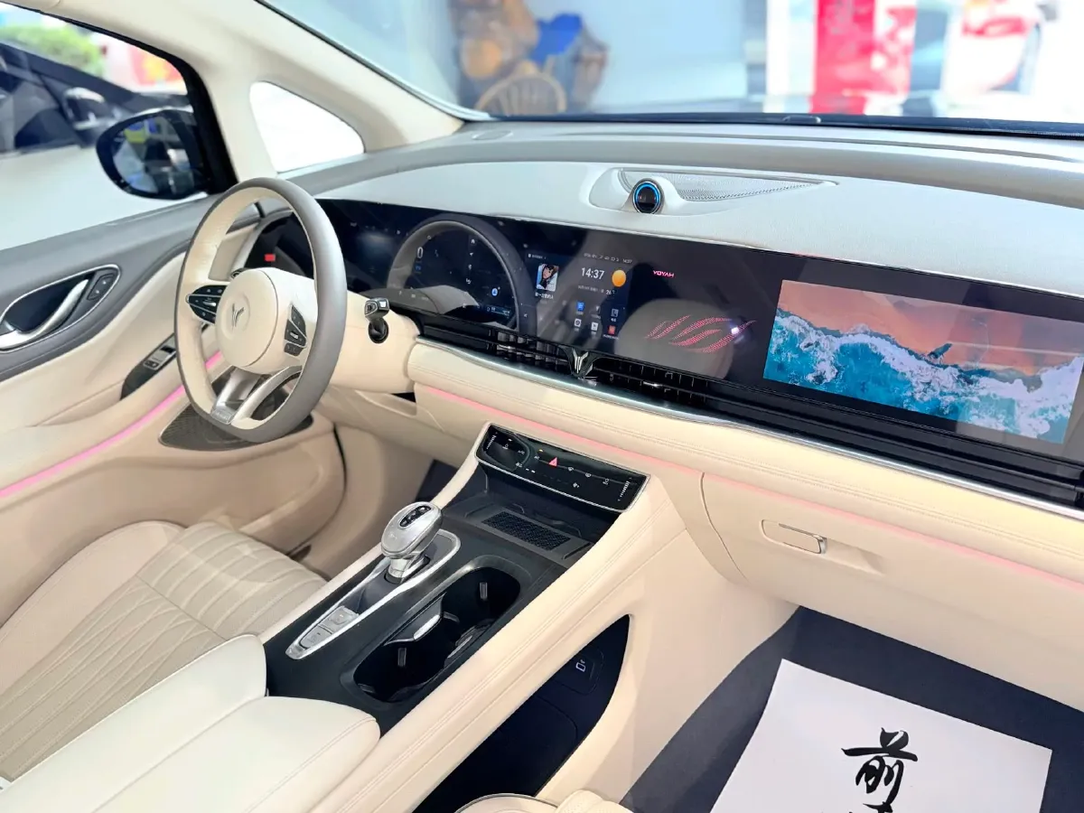 2024 Voyah Dream 1.5T 150HP L4 PHEV 43KWH,autocango,china used car exporter,china ev exporter,chinese used car exporter,chinese used ev exporter