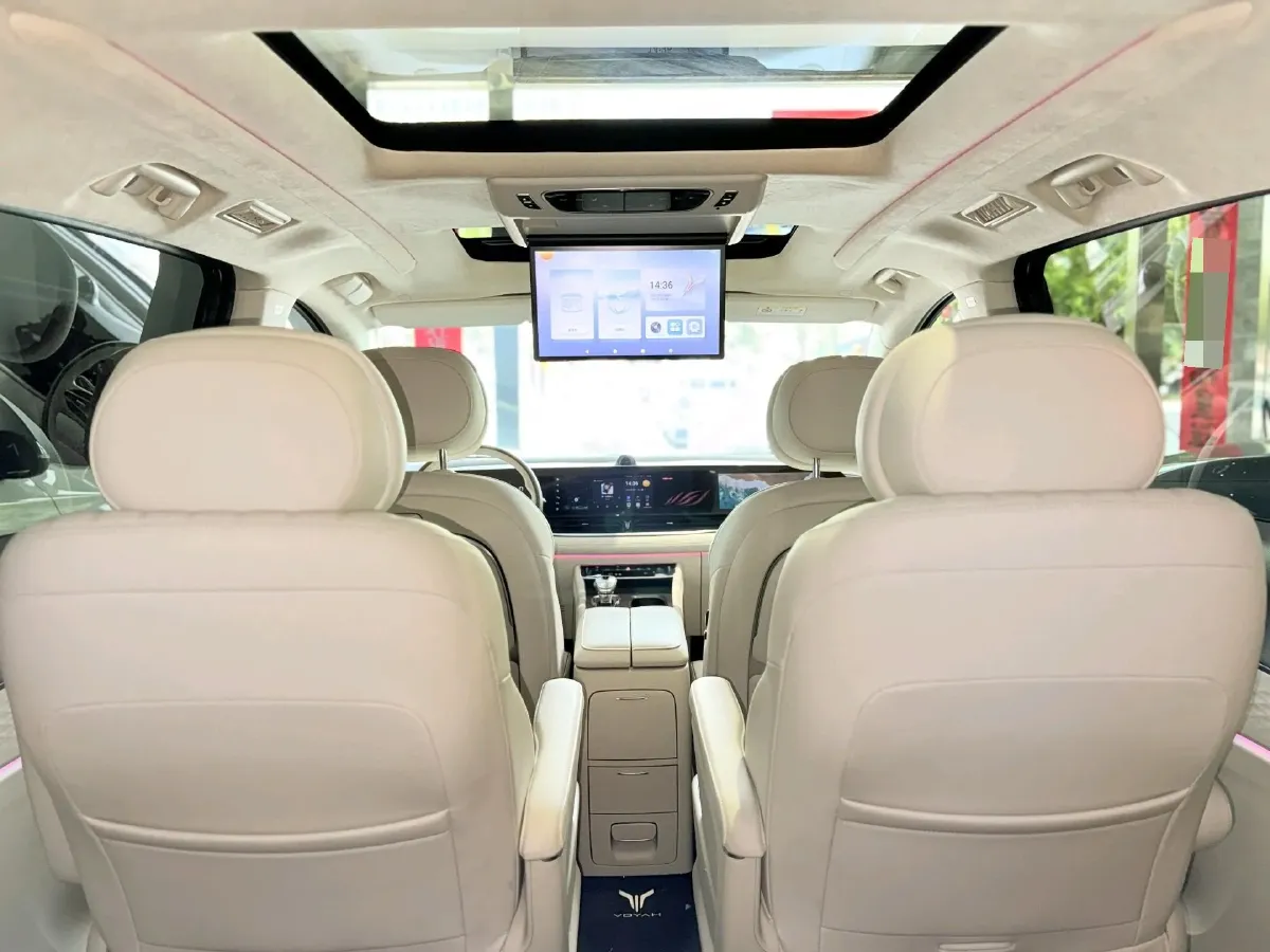 2024 Voyah Dream 1.5T 150HP L4 PHEV 43KWH,autocango,china used car exporter,china ev exporter,chinese used car exporter,chinese used ev exporter