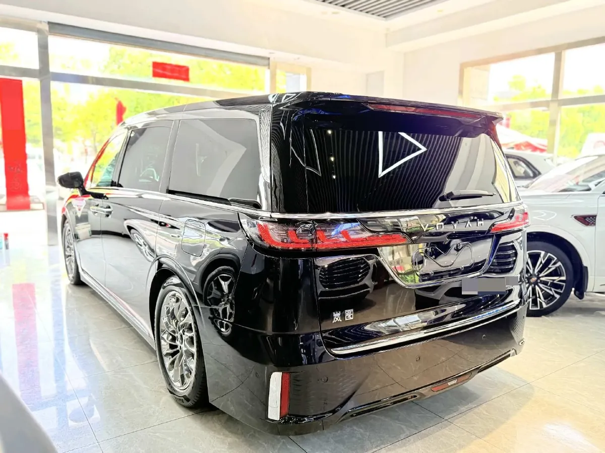2024 Voyah Dream 1.5T 150HP L4 PHEV 43KWH,autocango,china used car exporter,china ev exporter,chinese used car exporter,chinese used ev exporter