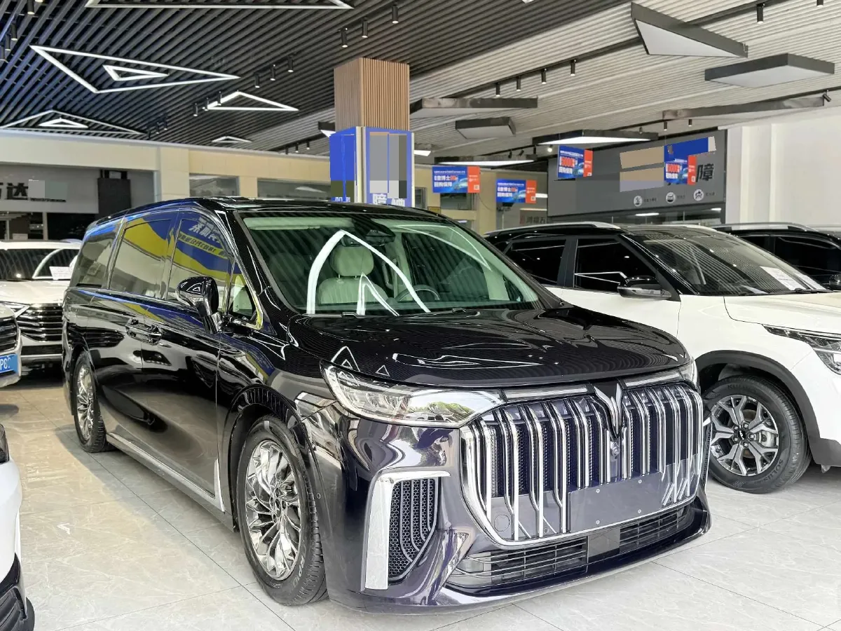 2024 Voyah Dream 1.5T 150HP L4 PHEV 43KWH,autocango,china used car exporter,china ev exporter,chinese used car exporter,chinese used ev exporter