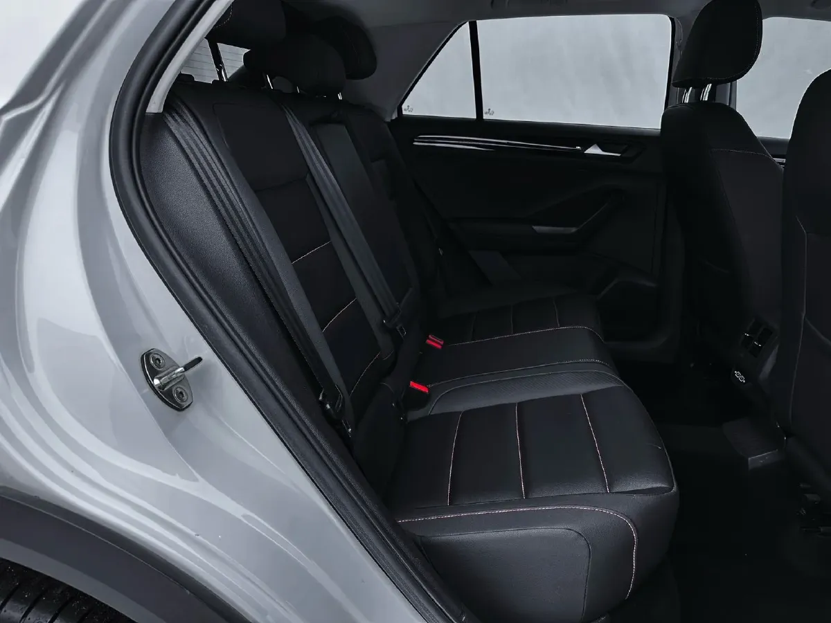 2021 Volkswagen T-Roc 1.4T 150HP L4 7DCT,autocango,china used car exporter,china ev exporter,chinese used car exporter,chinese used ev exporter