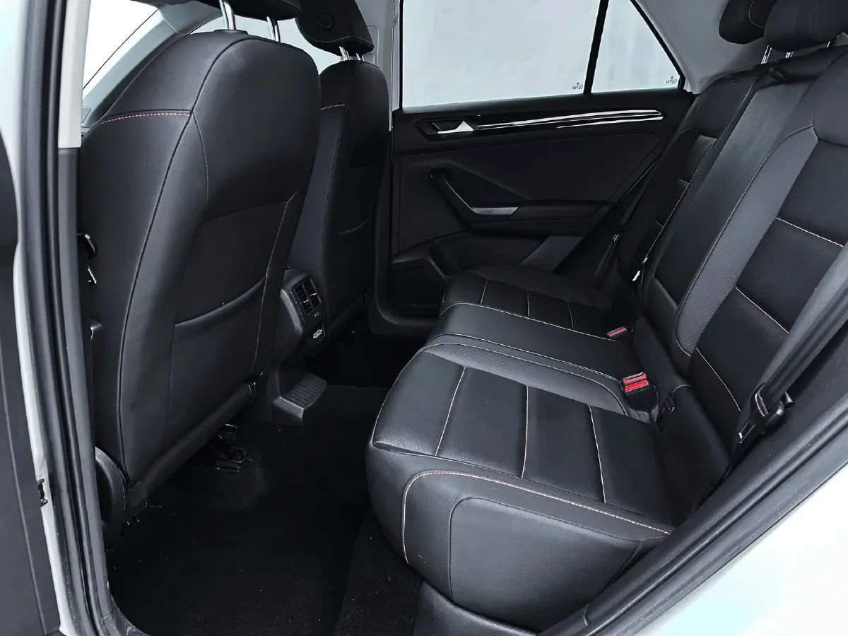 2021 Volkswagen T-Roc 1.4T 150HP L4 7DCT,autocango,china used car exporter,china ev exporter,chinese used car exporter,chinese used ev exporter