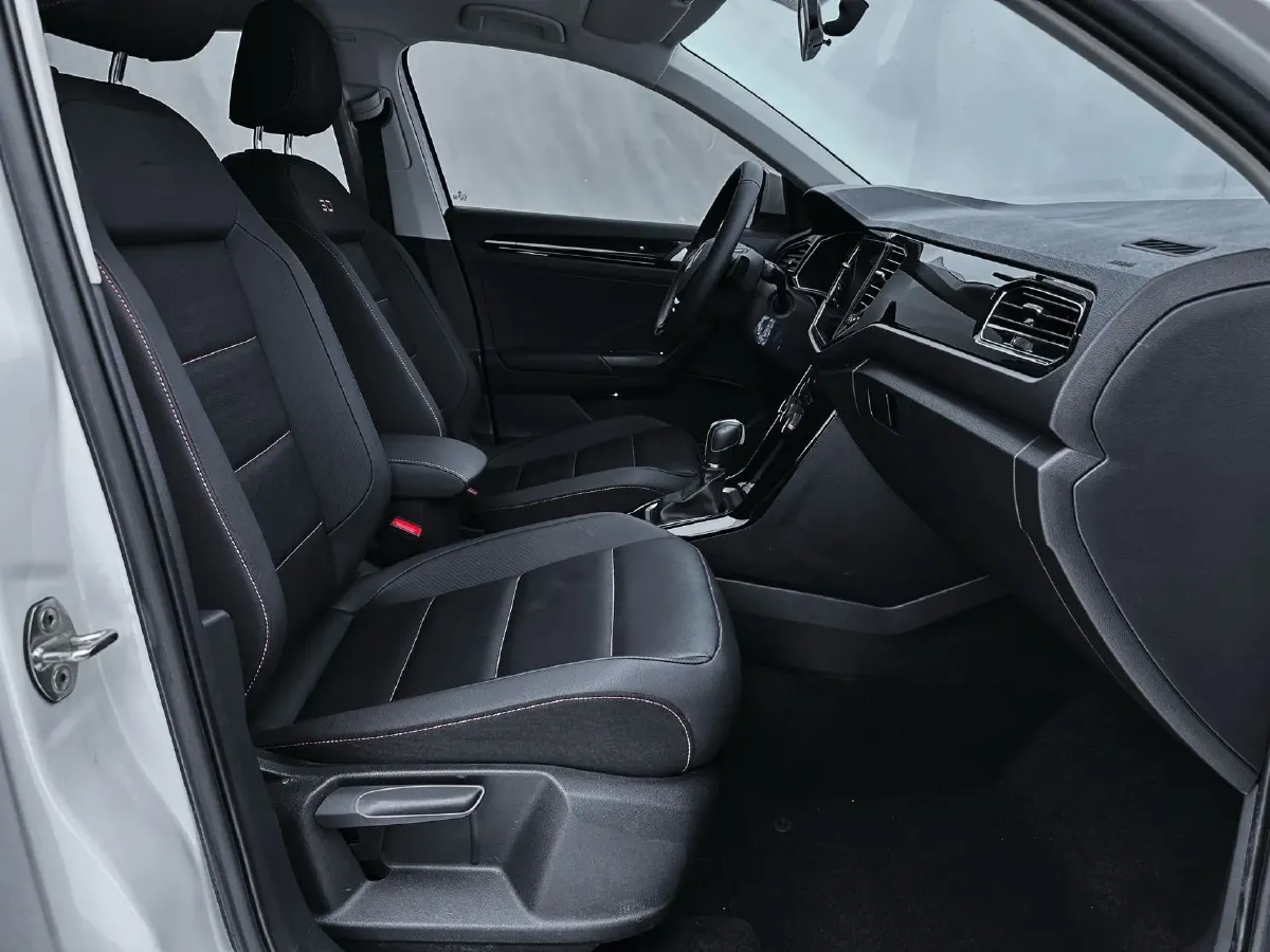 2021 Volkswagen T-Roc 1.4T 150HP L4 7DCT,autocango,china used car exporter,china ev exporter,chinese used car exporter,chinese used ev exporter