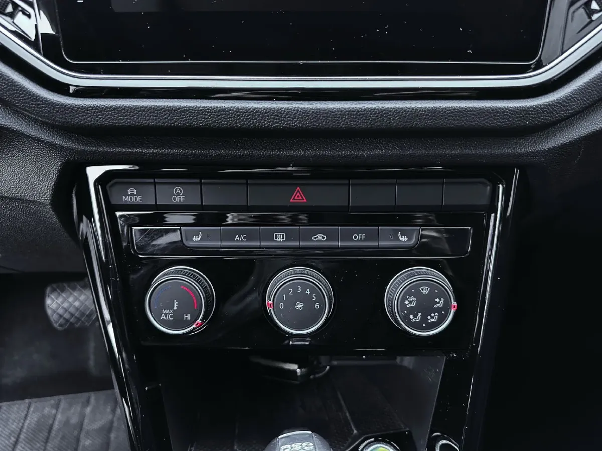 2021 Volkswagen T-Roc 1.4T 150HP L4 7DCT,autocango,china used car exporter,china ev exporter,chinese used car exporter,chinese used ev exporter