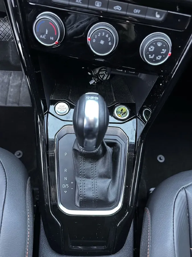 2021 Volkswagen T-Roc 1.4T 150HP L4 7DCT,autocango,china used car exporter,china ev exporter,chinese used car exporter,chinese used ev exporter