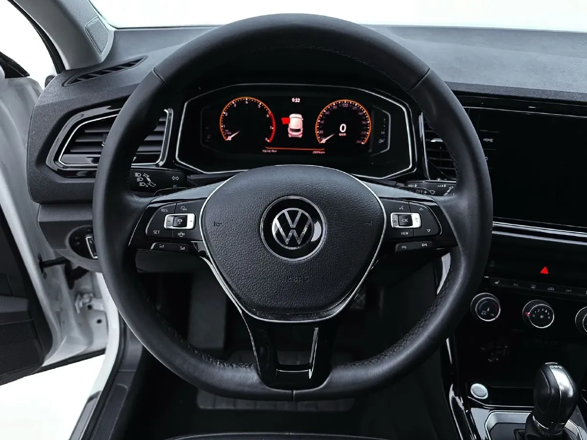 2021 Volkswagen T-Roc 1.4T 150HP L4 7DCT,autocango,china used car exporter,china ev exporter,chinese used car exporter,chinese used ev exporter