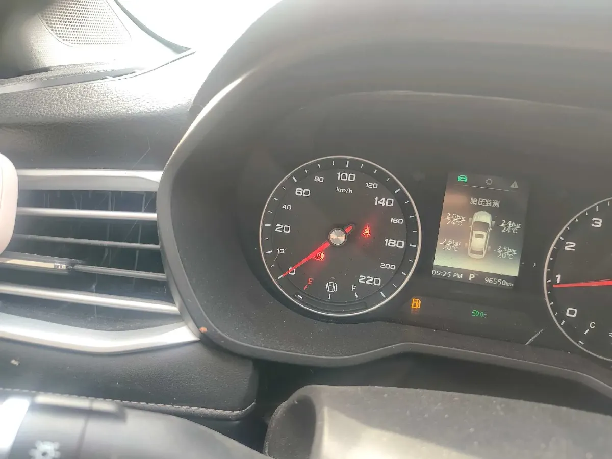 2020 Roewe i5 1.5L 120HP L4 CVT,autocango,china used car exporter,china ev exporter,chinese used car exporter,chinese used ev exporter