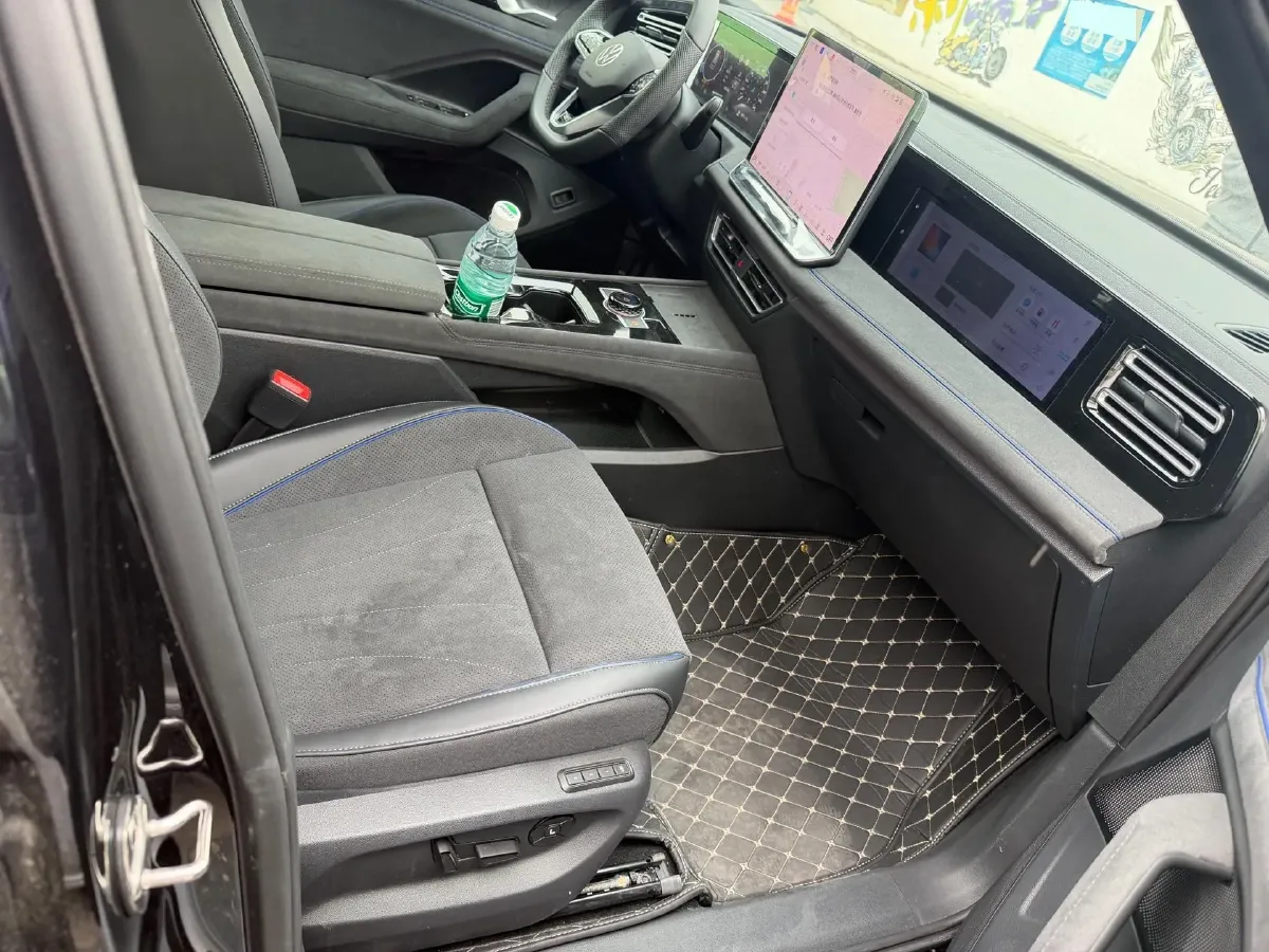 2025 Volkswagen Tiguan L 2.0T 220HP L4 7DCT,autocango,china used car exporter,china ev exporter,chinese used car exporter,chinese used ev exporter