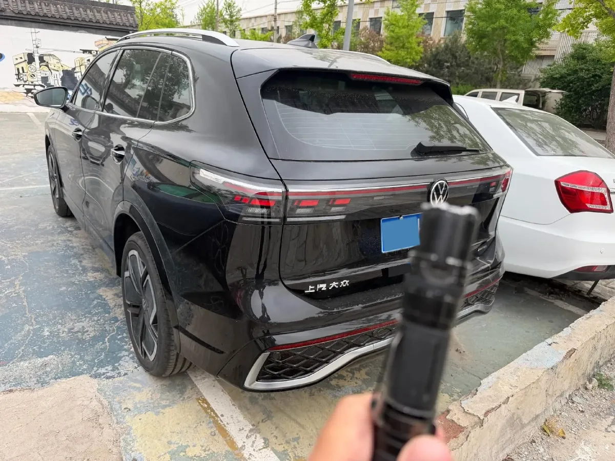 2025 Volkswagen Tiguan L 2.0T 220HP L4 7DCT,autocango,china used car exporter,china ev exporter,chinese used car exporter,chinese used ev exporter