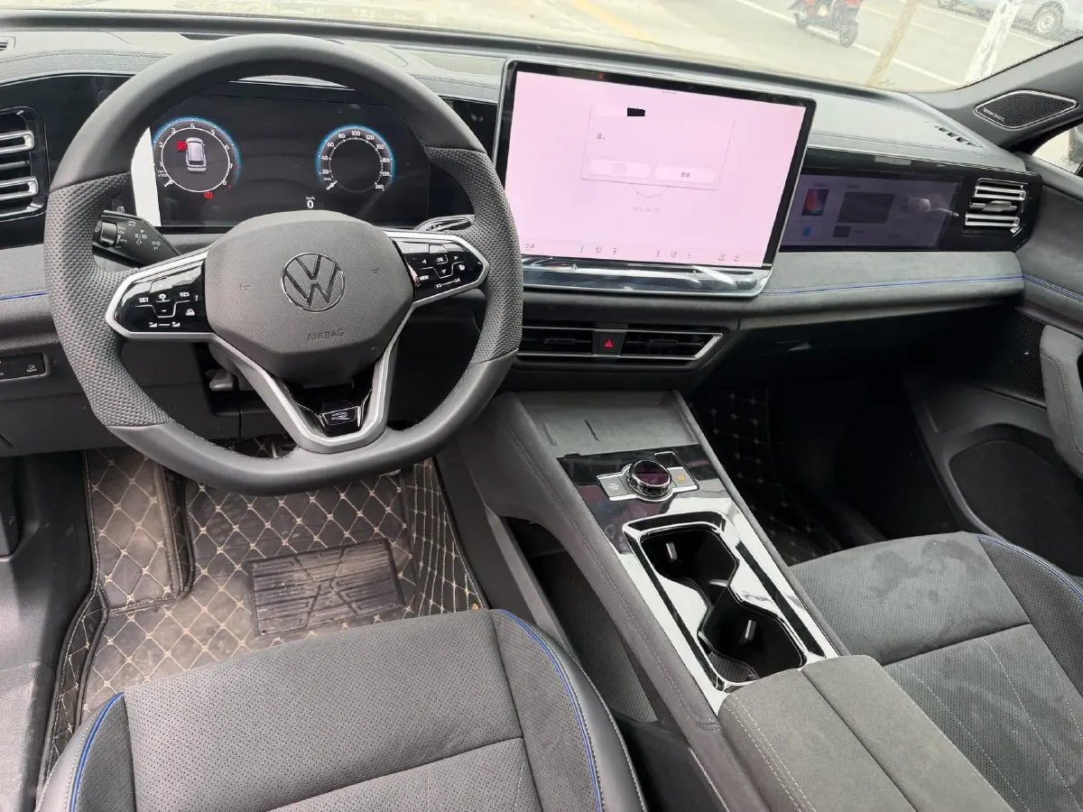 2025 Volkswagen Tiguan L 2.0T 220HP L4 7DCT,autocango,china used car exporter,china ev exporter,chinese used car exporter,chinese used ev exporter