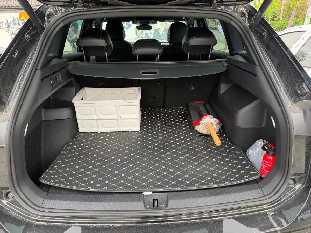 2025 Volkswagen Tiguan L 2.0T 220HP L4 7DCT,autocango,china used car exporter,china ev exporter,chinese used car exporter,chinese used ev exporter