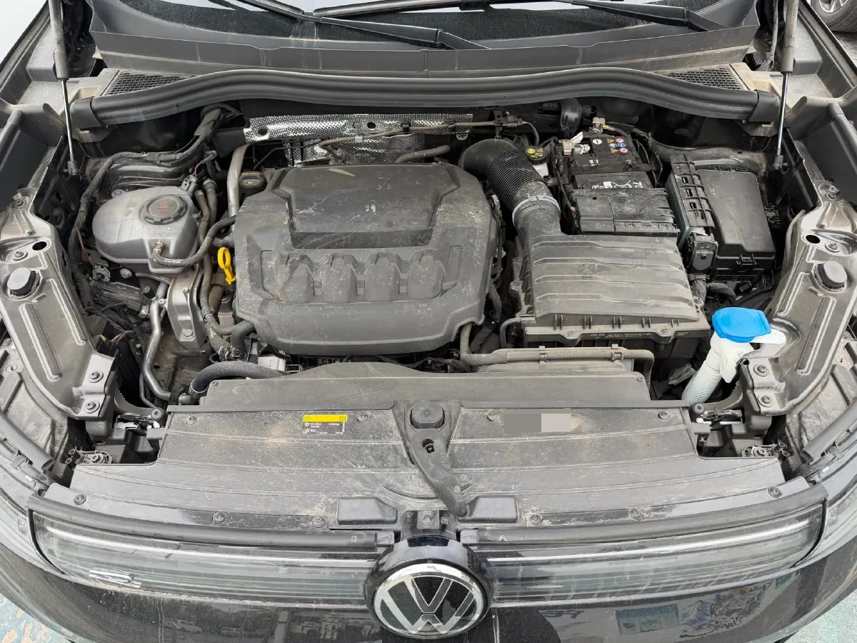 2025 Volkswagen Tiguan L 2.0T 220HP L4 7DCT,autocango,china used car exporter,china ev exporter,chinese used car exporter,chinese used ev exporter