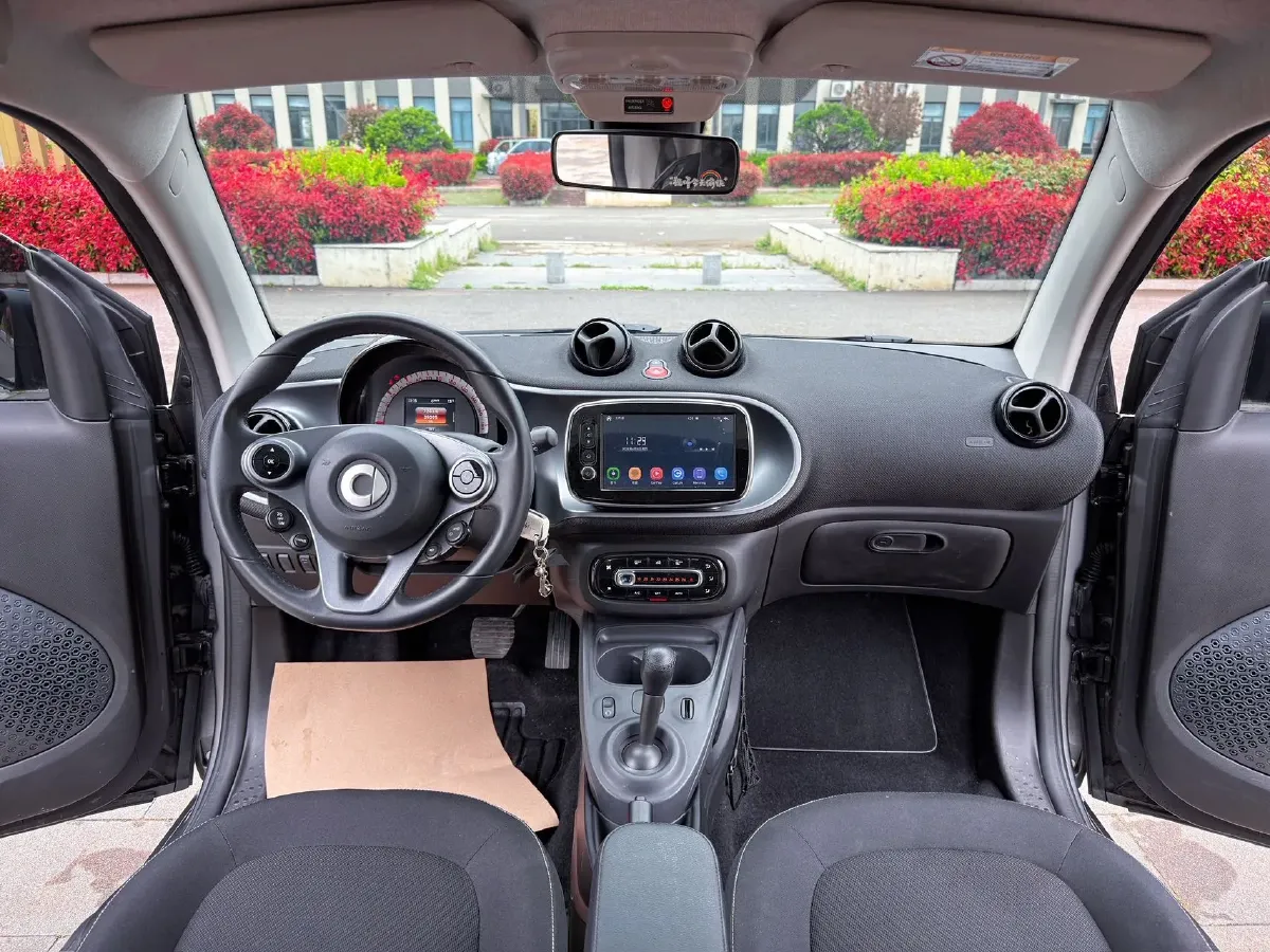 2019 Smart smart fortwo 0.9T 90HP L3 6DCT,autocango,china used car exporter,china ev exporter,chinese used car exporter,chinese used ev exporter
