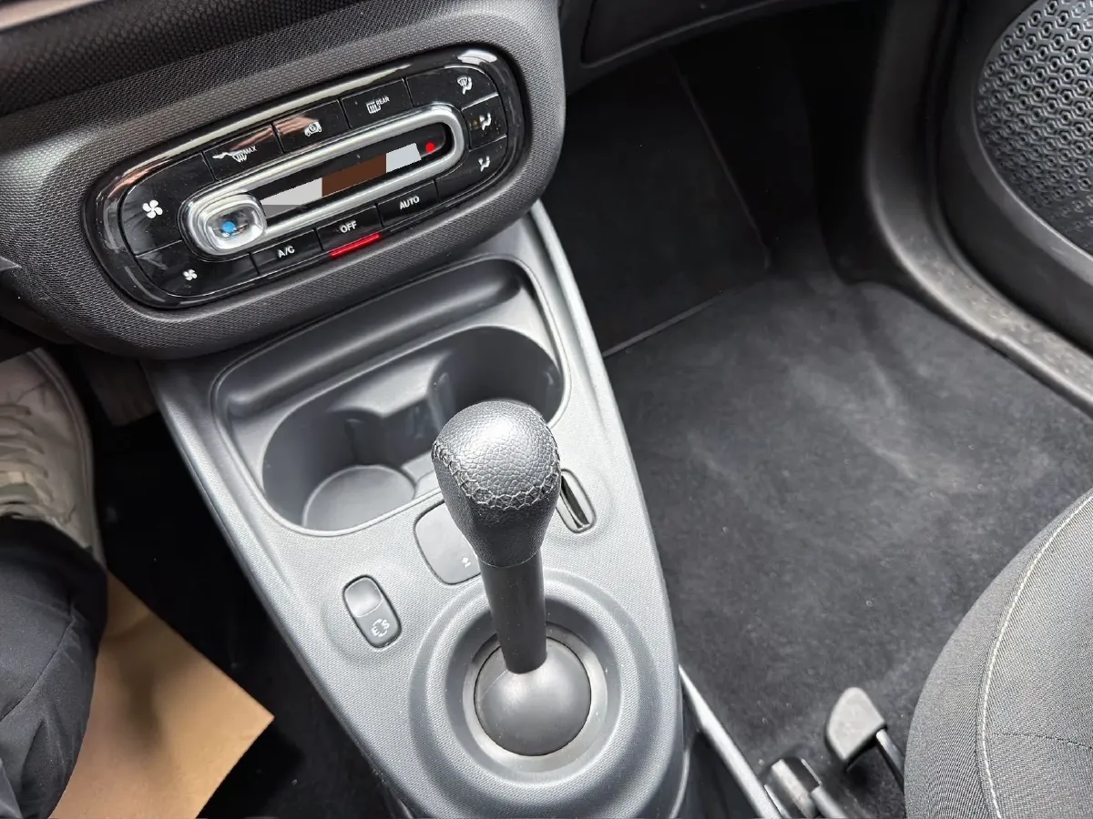 2019 Smart smart fortwo 0.9T 90HP L3 6DCT,autocango,china used car exporter,china ev exporter,chinese used car exporter,chinese used ev exporter