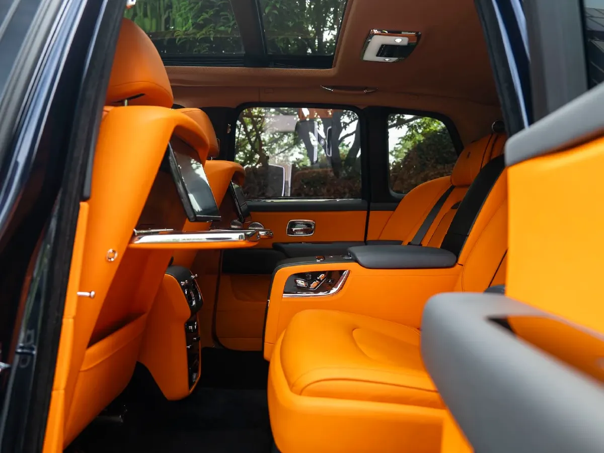 2018 Rolls-Royce Cullinan 6.7T 571HP V12 8AT,autocango,china used car exporter,china ev exporter,chinese used car exporter,chinese used ev exporter