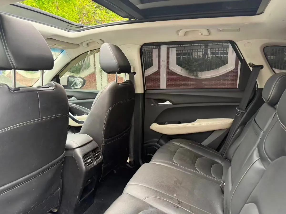 2018 BaoJun 530 1.5T 150HP L4 6MT,autocango,china used car exporter,china ev exporter,chinese used car exporter,chinese used ev exporter