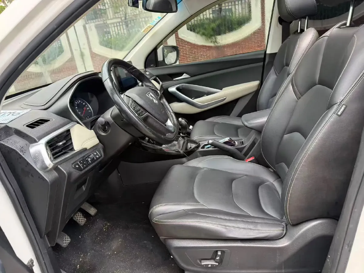 2018 BaoJun 530 1.5T 150HP L4 6MT,autocango,china used car exporter,china ev exporter,chinese used car exporter,chinese used ev exporter