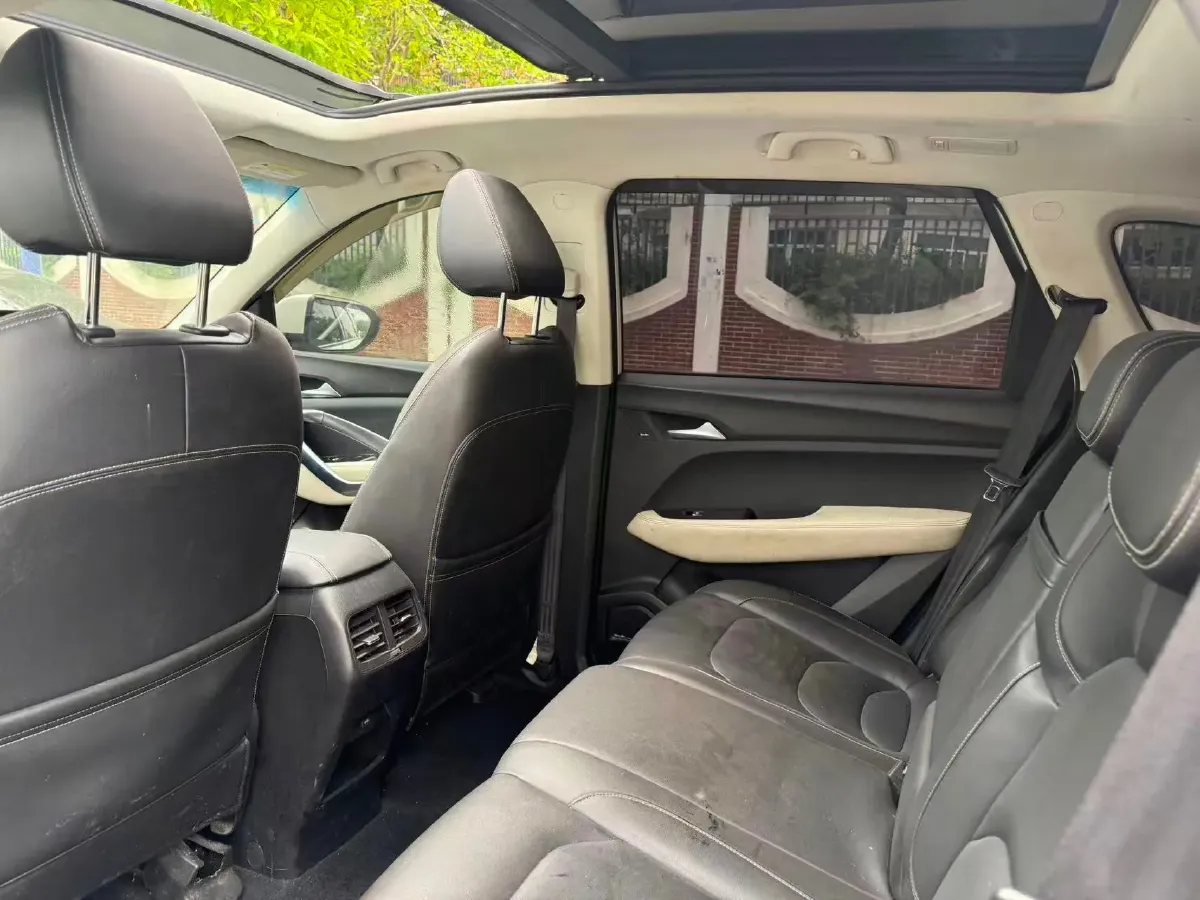 2018 BaoJun 530 1.5T 150HP L4 6MT,autocango,china used car exporter,china ev exporter,chinese used car exporter,chinese used ev exporter