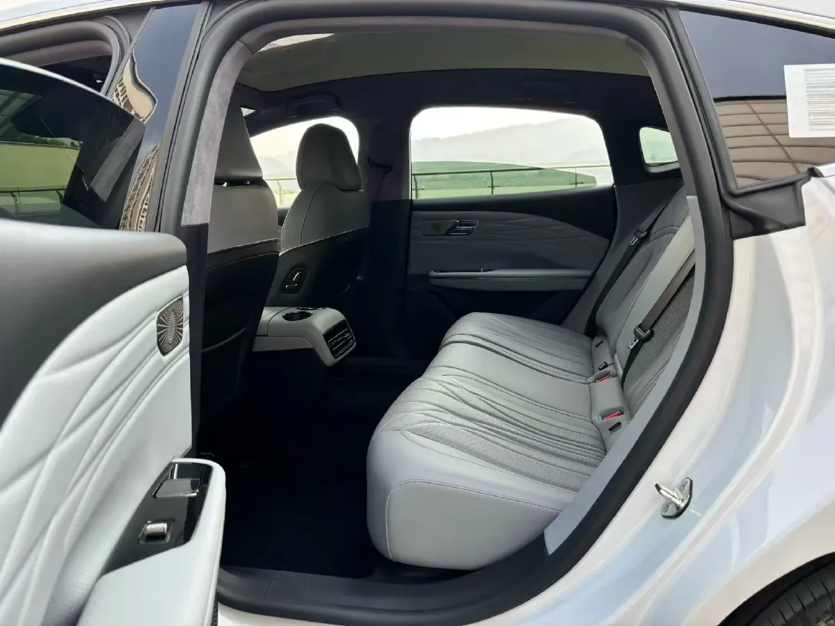 2025 Geely Galaxy E8 BEV 76KWH,autocango,china used car exporter,china ev exporter,chinese used car exporter,chinese used ev exporter