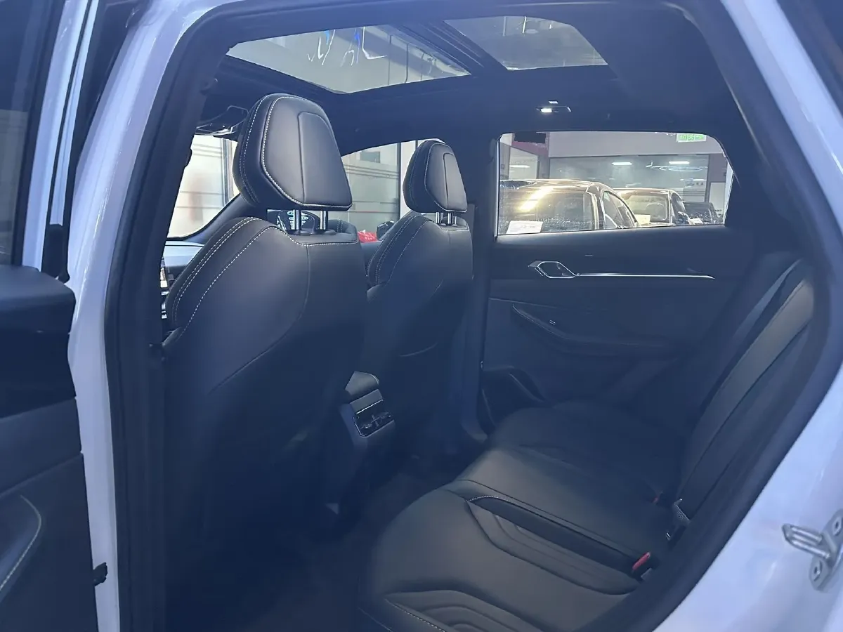 2025 Geely Coolray 1.5T 181HP L4 7DCT,autocango,china used car exporter,china ev exporter,chinese used car exporter,chinese used ev exporter