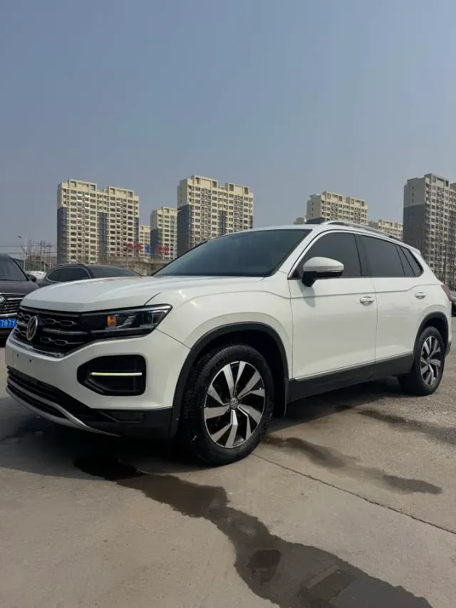 2019 Jeep Cherokee 2.0T 234HP L4 9AT,autocango,china used car exporter,china ev exporter,chinese used car exporter,chinese used ev exporter