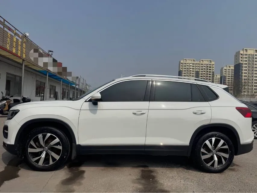 2019 Jeep Cherokee 2.0T 234HP L4 9AT,autocango,china used car exporter,china ev exporter,chinese used car exporter,chinese used ev exporter