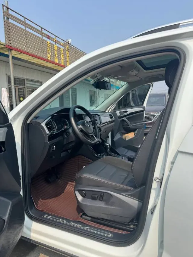 2019 Jeep Cherokee 2.0T 234HP L4 9AT,autocango,china used car exporter,china ev exporter,chinese used car exporter,chinese used ev exporter