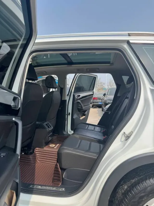 2019 Jeep Cherokee 2.0T 234HP L4 9AT,autocango,china used car exporter,china ev exporter,chinese used car exporter,chinese used ev exporter