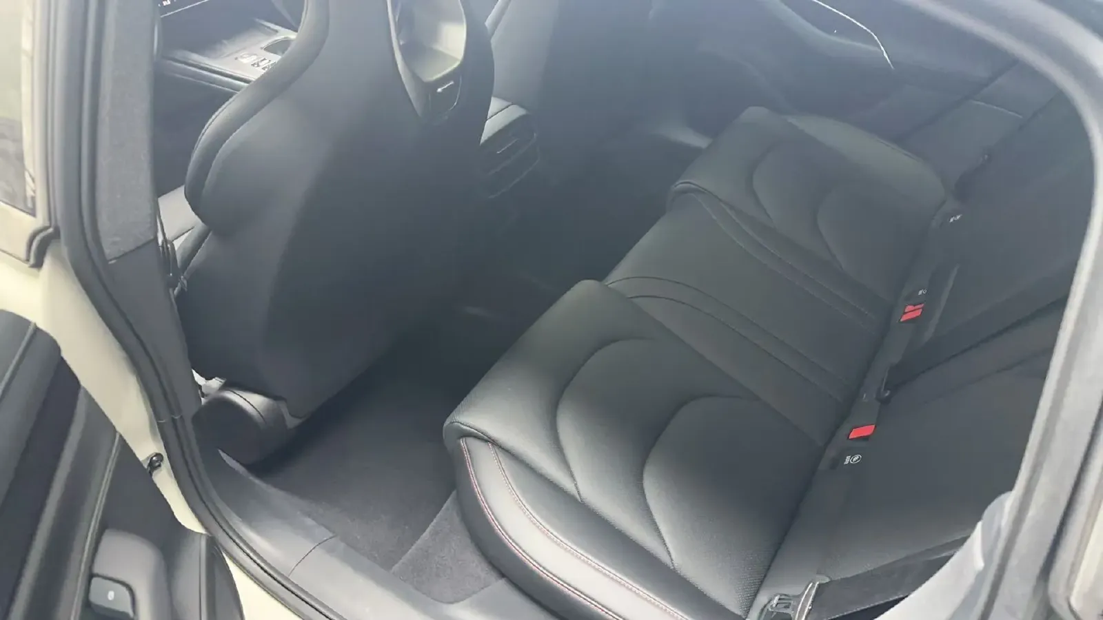 2024 MI SU7 BEV 94.3KWH,autocango,china used car exporter,china ev exporter,chinese used car exporter,chinese used ev exporter